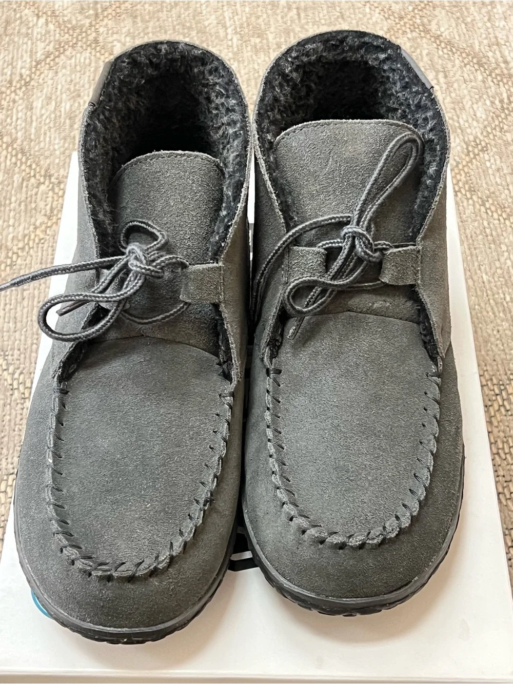 Minnetonka Men's Gray Suede Chukka Boots